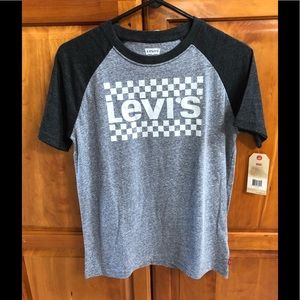 Boys Levi’s tee gray & black size L